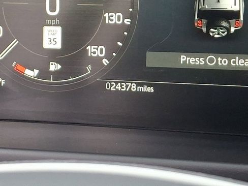 Used 2024 Land Rover Defender 130 X-Dynamic SE image 23