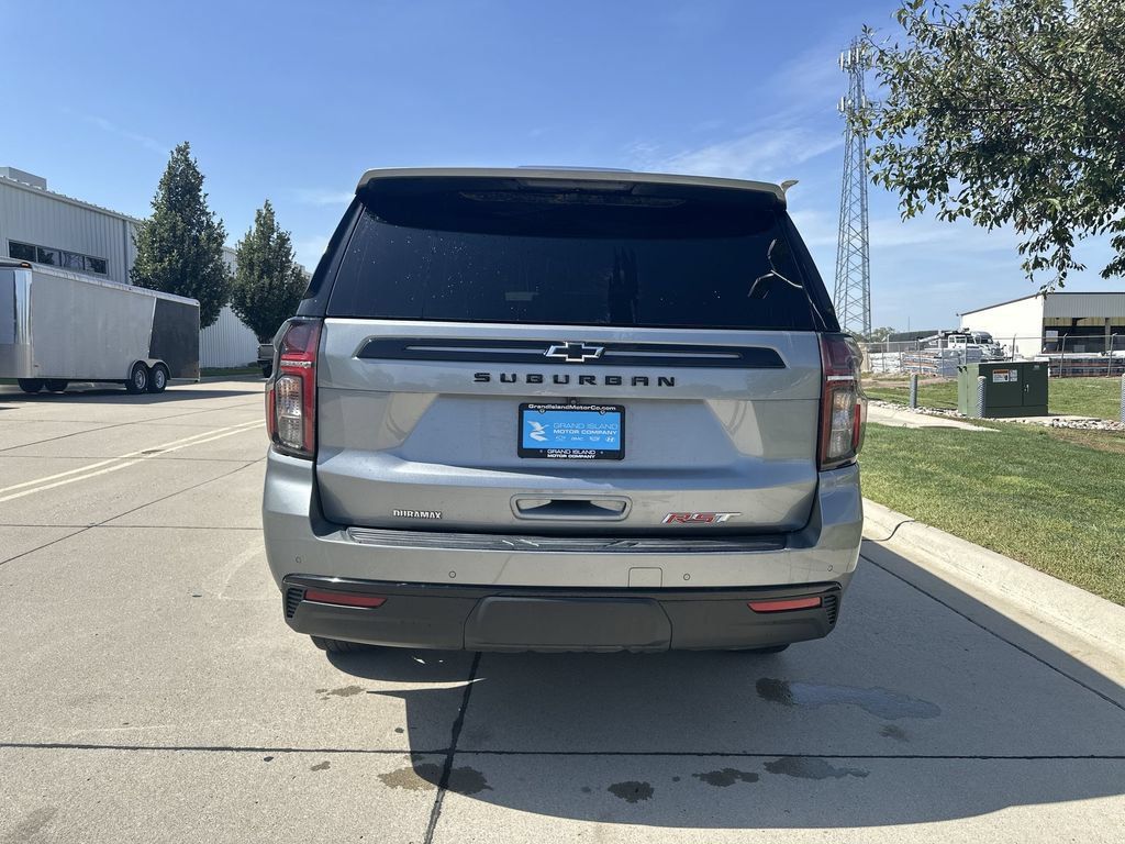 Used 2024 Chevrolet Suburban RST w/ Luxury Package AWD/4WD image 10