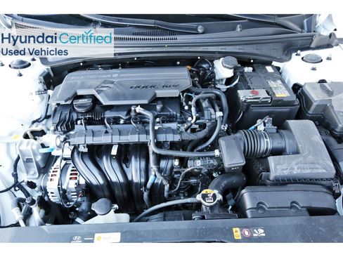 Certified 2025 Hyundai Elantra SEL image 34