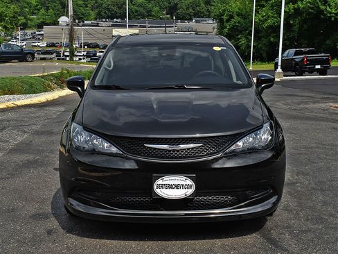 Used 2023 Chrysler Voyager LX FWD image 5