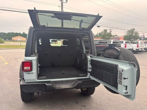 Used 2023 Jeep Wrangler Unlimited Sport AWD/4WD image 8