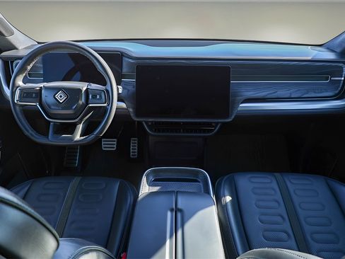 Used 2023 Rivian R1T Adventure image 9