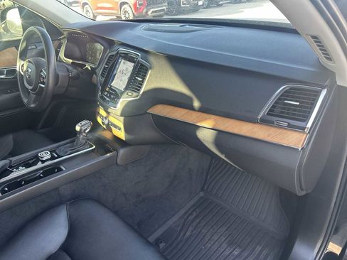 Used 2022 Volvo XC90 T6 Momentum w/ Climate Package image 30
