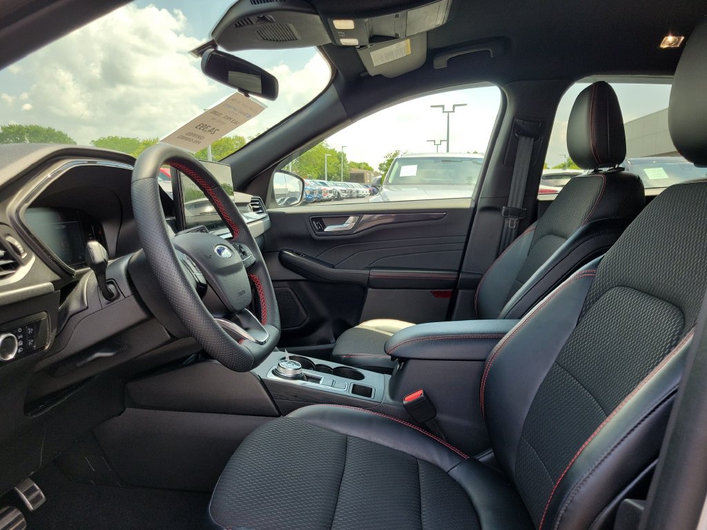 Certified 2023 Ford Escape ST-Line w/ Tech Pack #1 FWD image 18