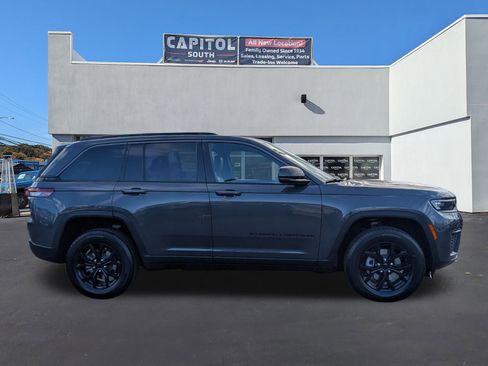 New 2026 Jeep Grand Cherokee Laredo image 2