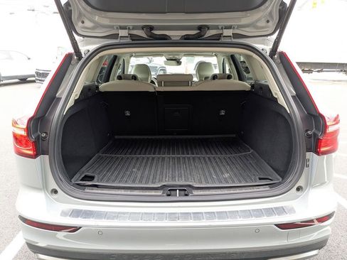 Used 2025 Volvo V60 B5 Cross Country Plus image 29