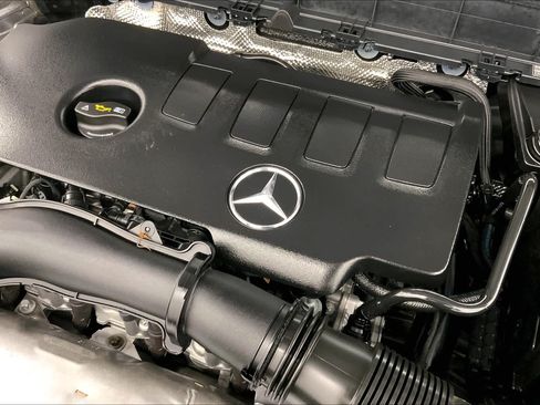 Used 2023 Mercedes-Benz GLB 250 image 32