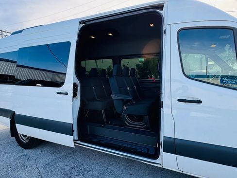 Used 2025 Mercedes-Benz Sprinter 2500 image 10