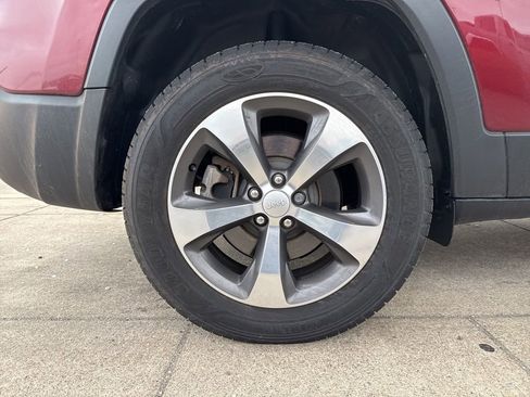 Used 2020 Jeep Cherokee Limited image 35