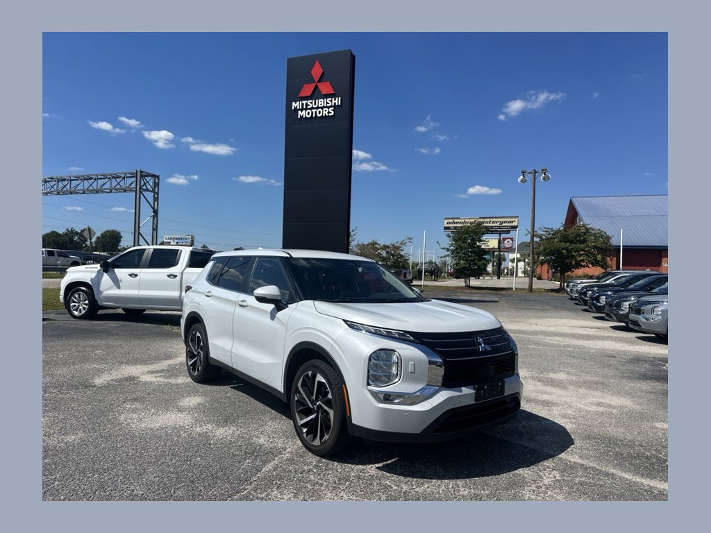 Used 2024 Mitsubishi Outlander SE AWD/4WD image 1