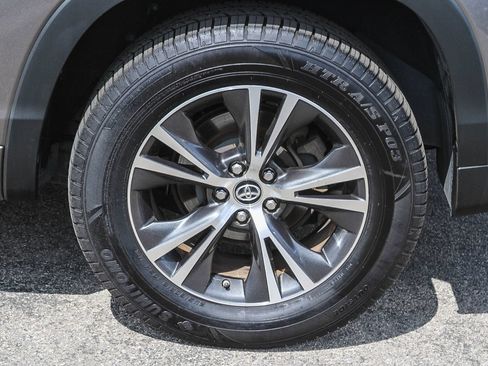 Used 2018 Toyota Highlander Plus FWD image 8