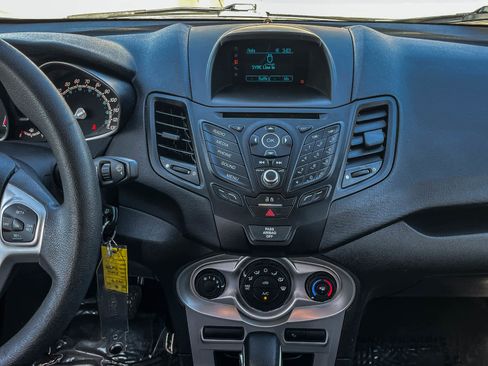 Used 2017 Ford Fiesta SE image 12