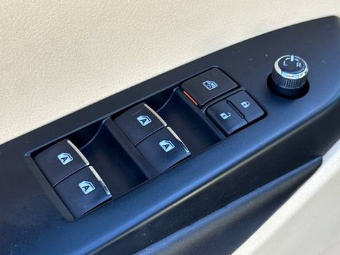 Used 2017 Toyota Highlander Limited FWD image 22