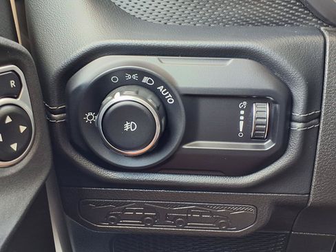 Used 2024 Jeep Wrangler Unlimited Rubicon w/ Convenience Group AWD/4WD image 11