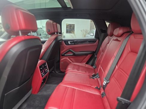 Used 2019 Porsche Cayenne S image 22