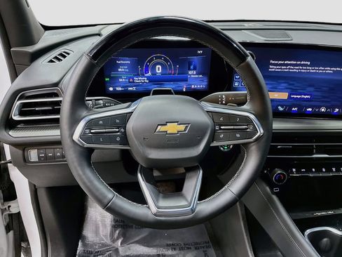 Used 2024 Chevrolet Traverse LT w/ Enhanced Driving Package AWD/4WD image 11