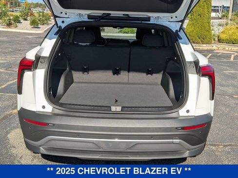 New 2025 Chevrolet Blazer EV LT image 28