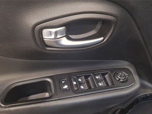 Used 2018 Jeep Renegade Altitude w/ Popular Equipment Group FWD image 24