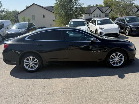 Used 2017 Chevrolet Malibu LT FWD image 3
