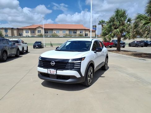 Used 2026 Nissan Kicks SV FWD image 1