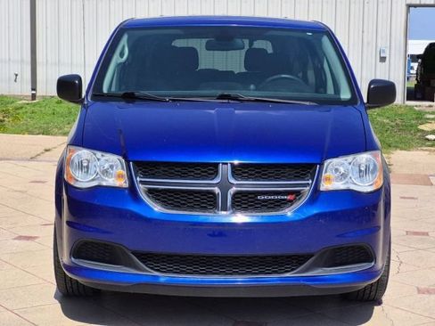Used 2019 Dodge Grand Caravan SE w/ UConnect Hands-Free Group FWD image 2