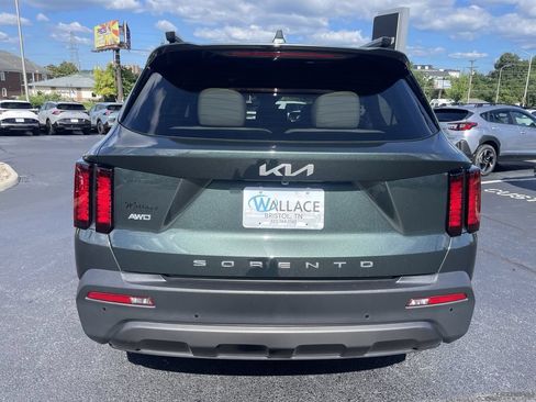 Certified 2022 Kia Sorento S w/ Panoramic Sunroof Package AWD/4WD image 5