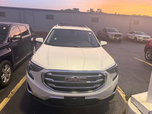 Used 2020 GMC Terrain SLT w/ Preferred Package FWD image 3