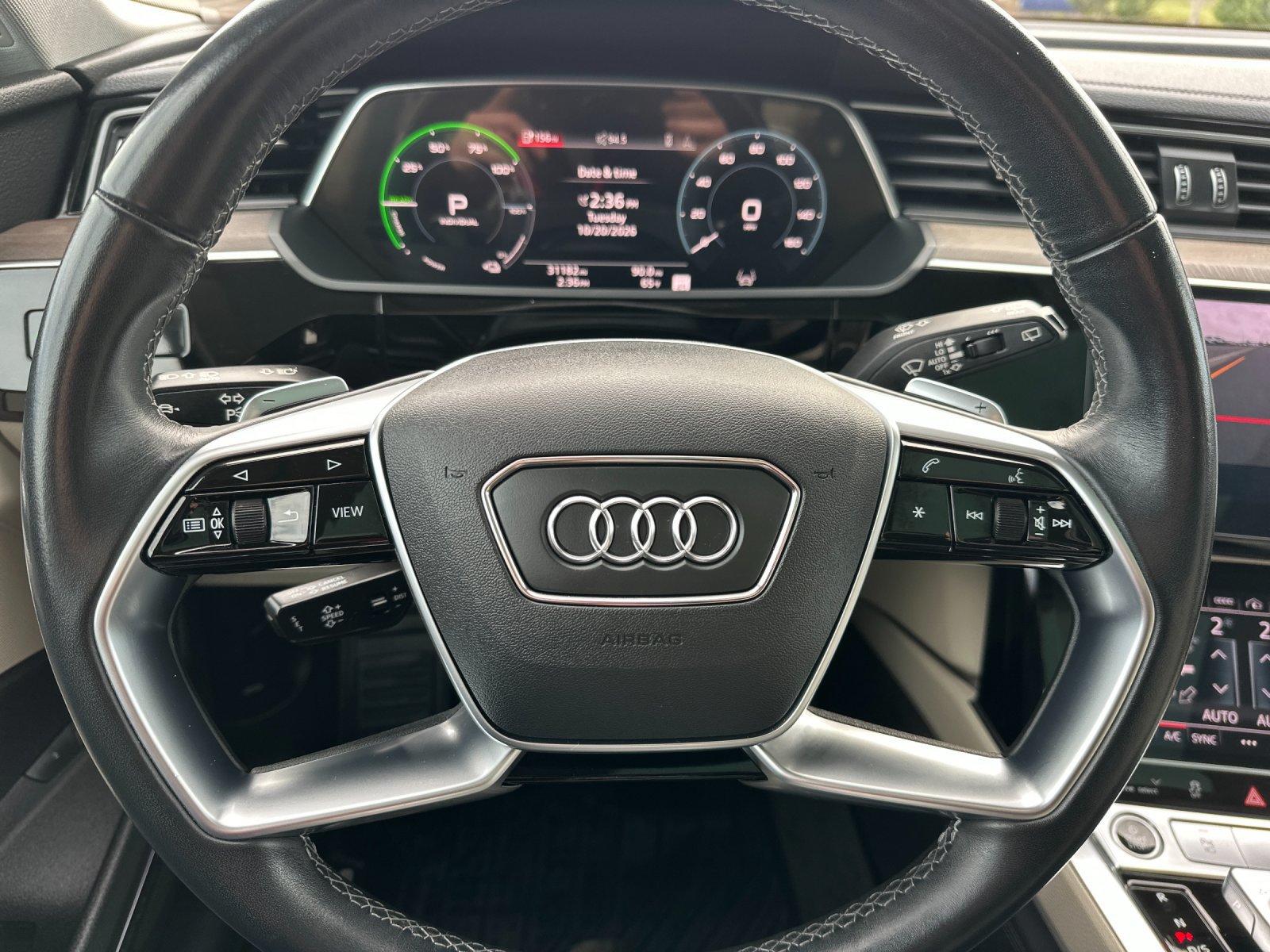 Used 2024 Audi Q8 e-tron Premium Plus AWD/4WD image 27