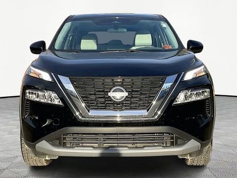 Used 2023 Nissan Rogue SV image 2