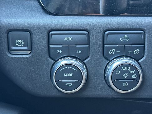 Used 2024 GMC Sierra 1500 Elevation image 42