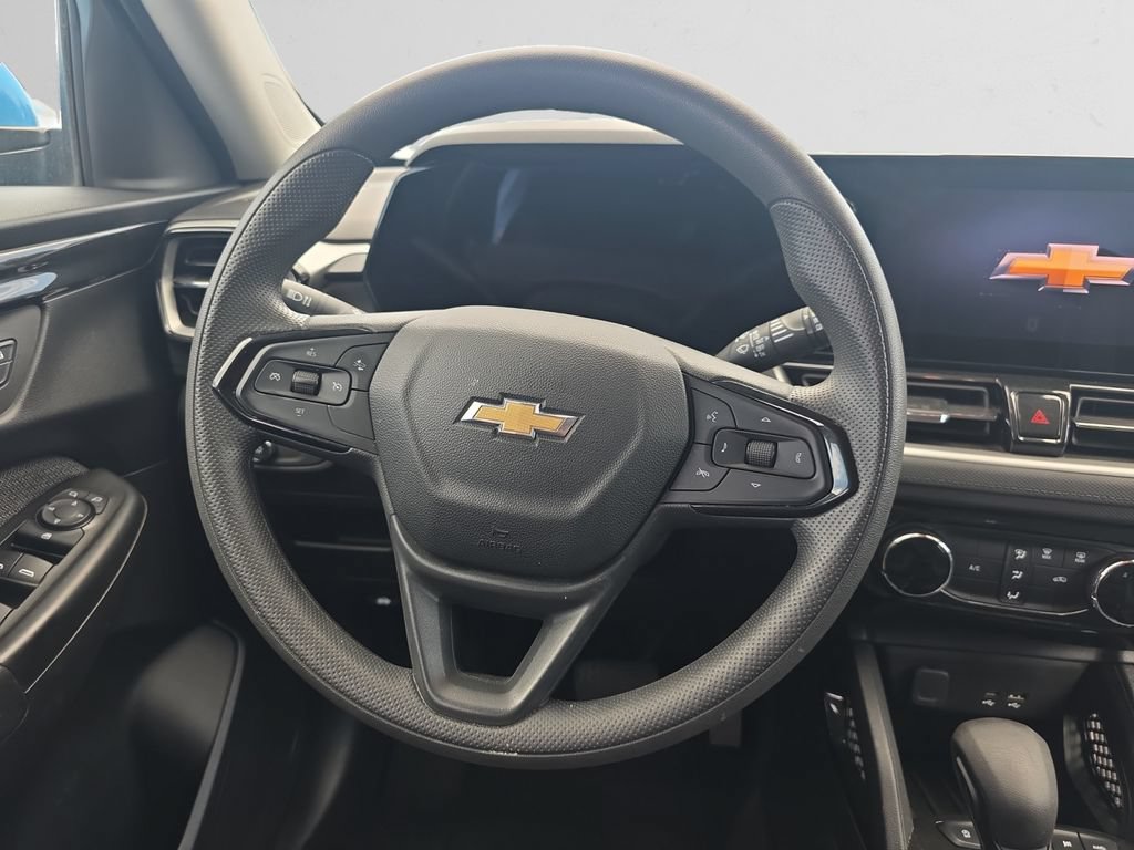 Used 2025 Chevrolet TrailBlazer LT AWD/4WD image 13