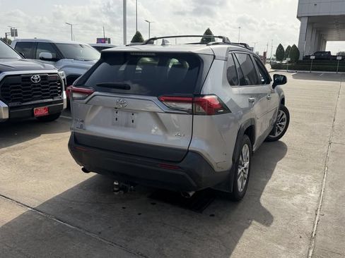 Used 2021 Toyota RAV4 XLE Premium FWD image 5
