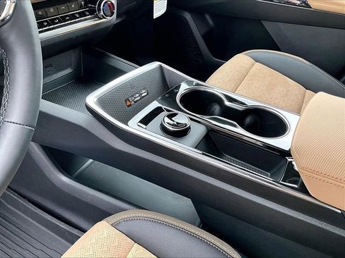 New 2026 Chevrolet Equinox ACTIV w/ Convenience Package III AWD/4WD image 13