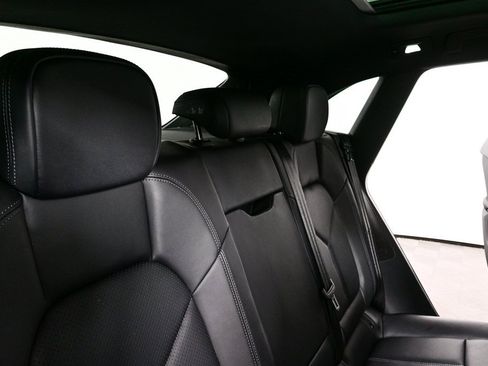 Certified 2025 Porsche Macan image 23