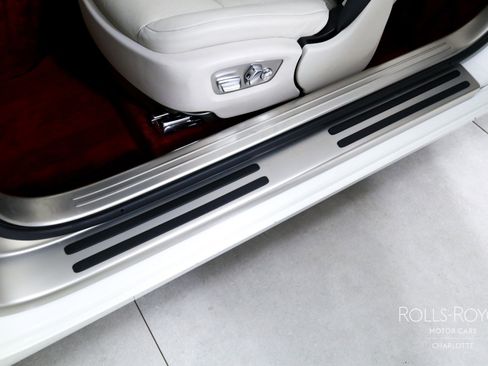 Used 2020 Rolls-Royce Dawn image 19