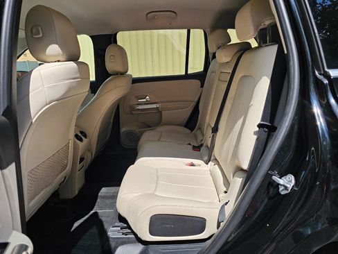 Used 2020 Mercedes-Benz GLB 250 w/ Premium Package image 26