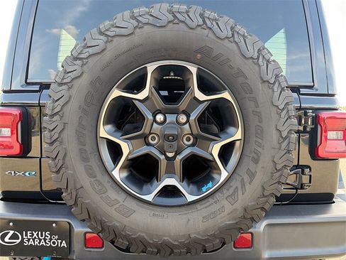 Used 2022 Jeep Wrangler Unlimited Rubicon 4xe image 13