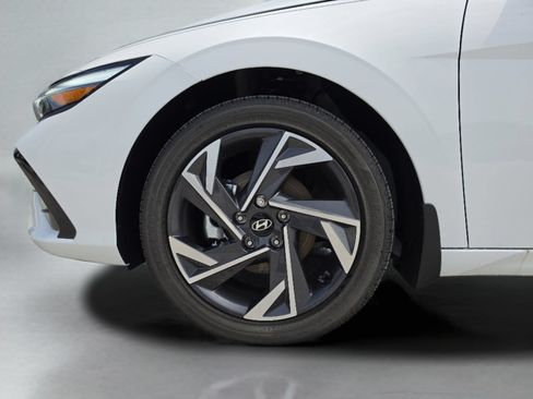 New 2026 Hyundai Elantra Limited FWD image 40