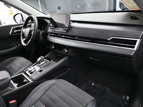 Used 2023 Mitsubishi Outlander SE image 50