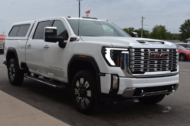 Used 2025 GMC Sierra 2500 Denali w/ Denali Reserve Package AWD/4WD image 13