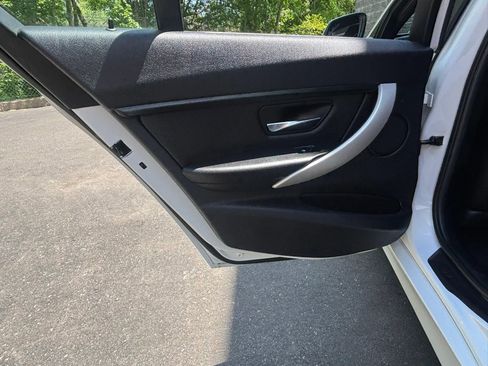Used 2015 BMW 320i xDrive Sedan AWD/4WD image 16