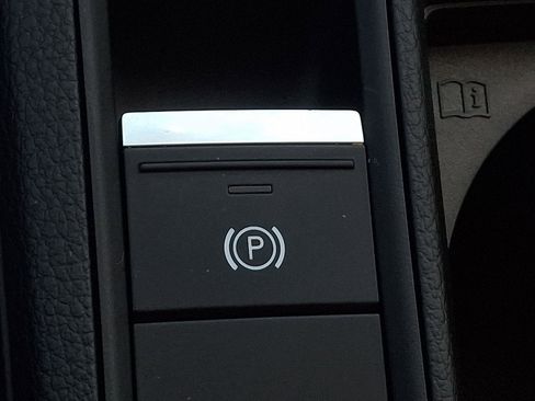 Certified 2025 Audi Q3 2.0T Premium w/ Convenience Package image 24