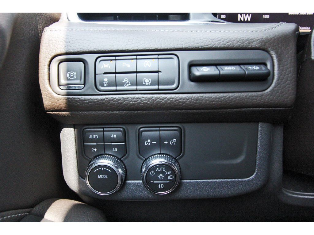Used 2023 GMC Yukon Denali AWD/4WD image 19