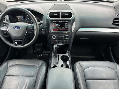 Used 2016 Ford Explorer XLT w/ Equipment Group 202A image 14