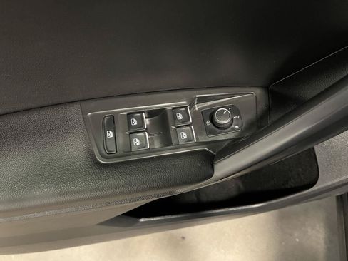Used 2021 Volkswagen Tiguan SE FWD image 27