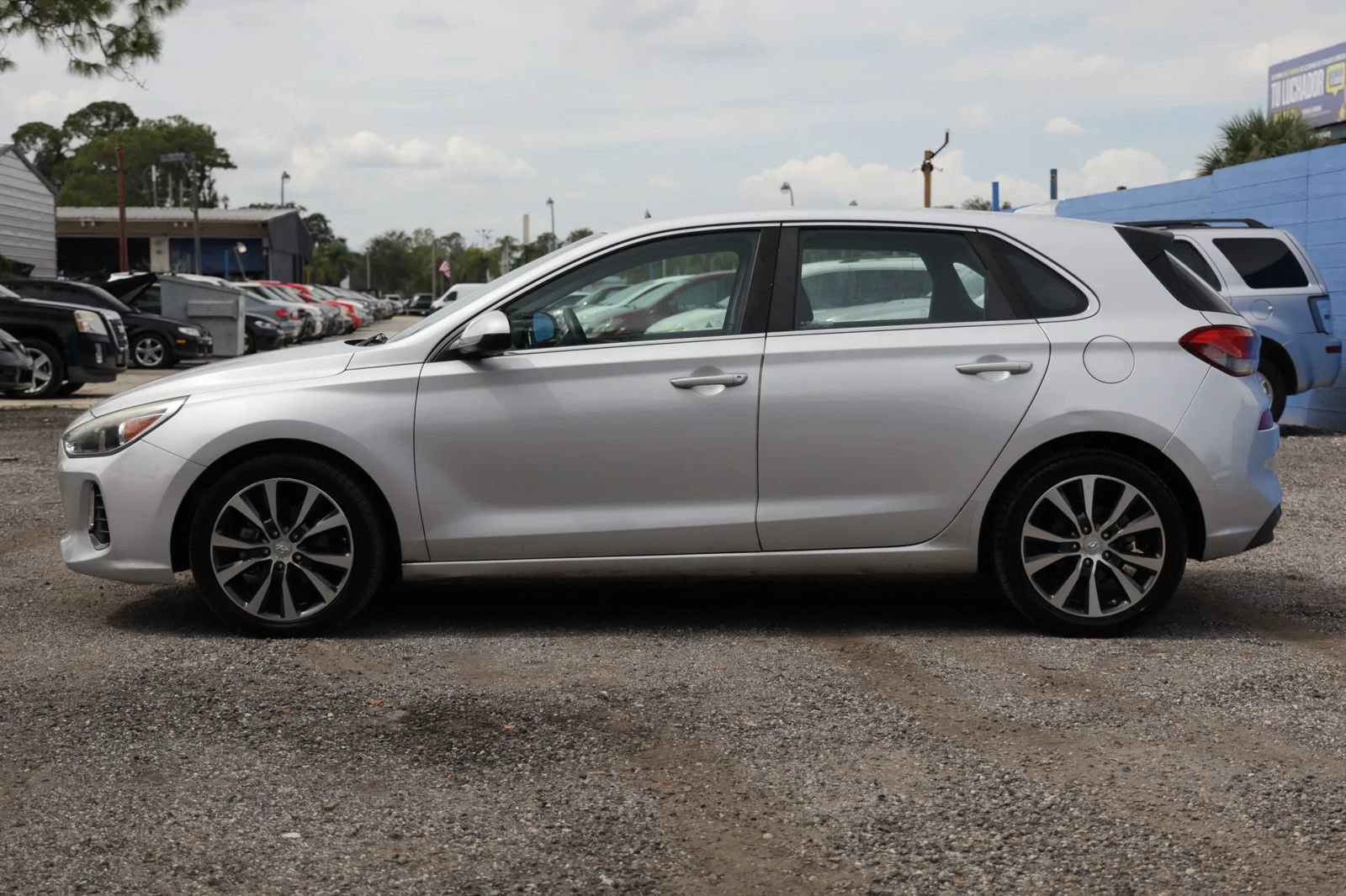 Used 2018 Hyundai Elantra GT FWD image 3