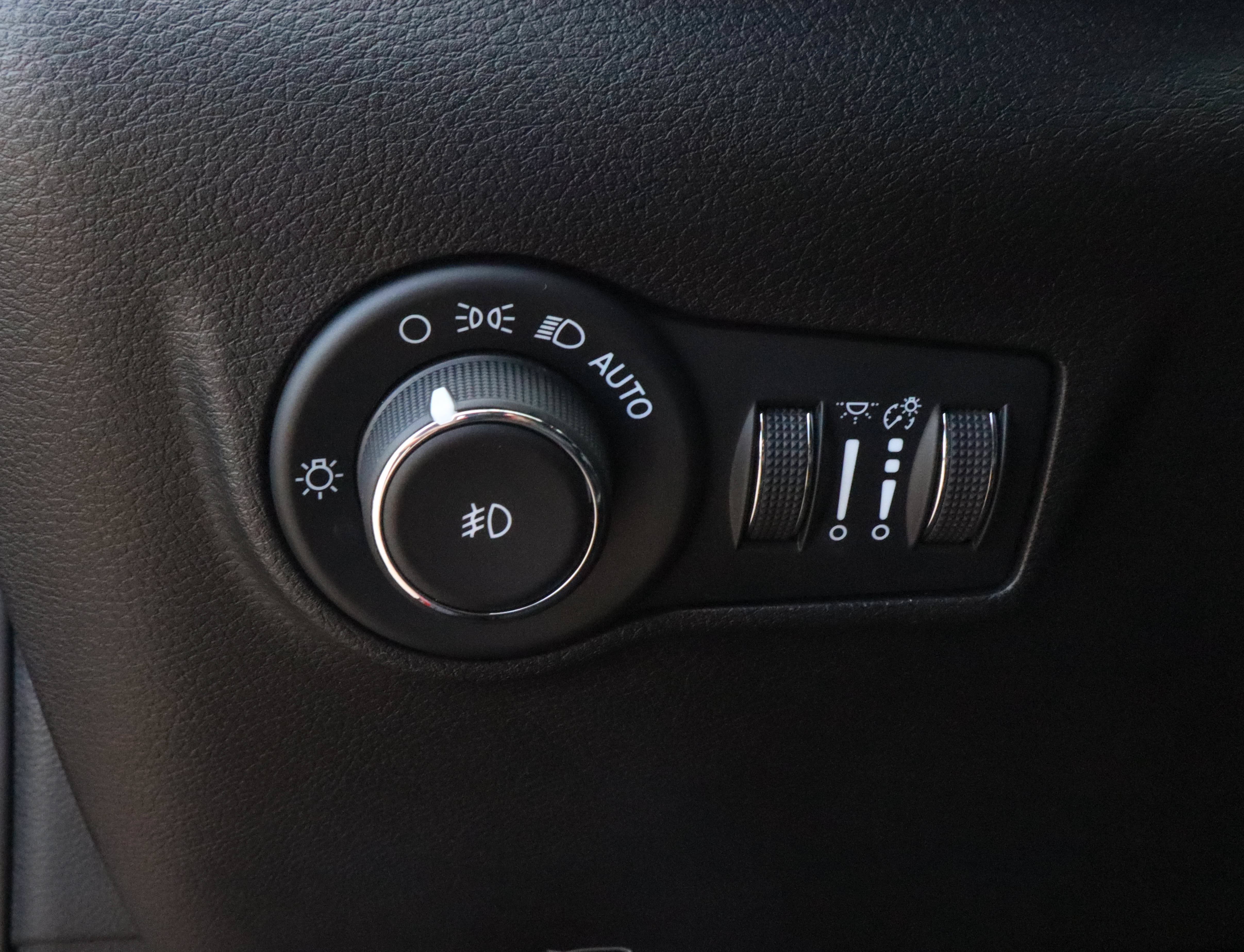 Used 2025 Jeep Compass Limited AWD/4WD image 16
