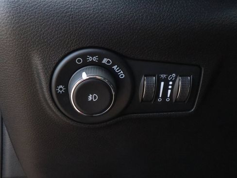 Used 2025 Jeep Compass Limited AWD/4WD image 16