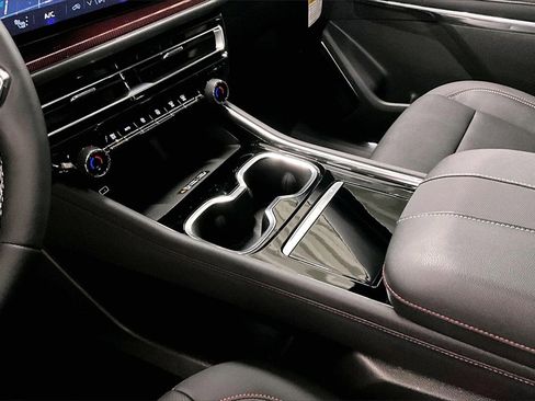 Used 2025 Chevrolet Traverse Z71 w/ Enhanced Driving Package image 16