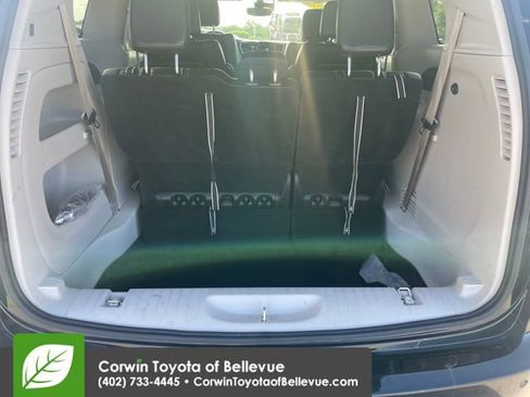Used 2024 Chrysler Pacifica Touring-L FWD image 29